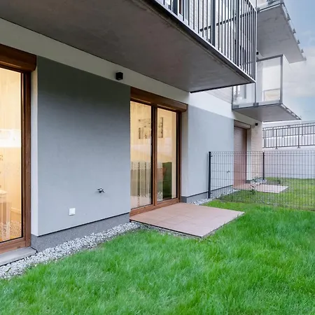 Czerwone Maki With Garden By Bookinghost Apartmán