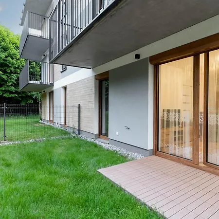 Czerwone Maki With Garden By Bookinghost Krakov