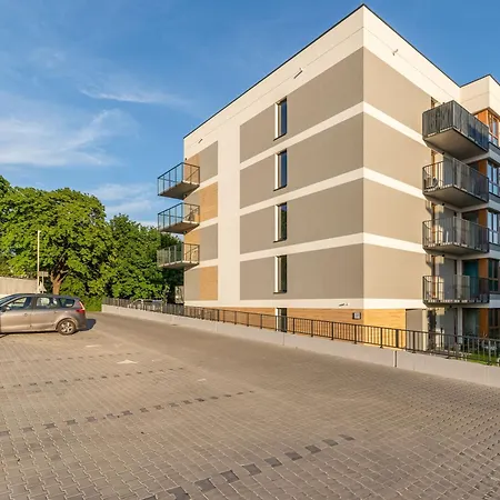 Czerwone Maki With Garden By Bookinghost *