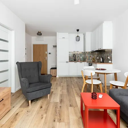 Czerwone Maki With Garden By Bookinghost * كراكوفيا