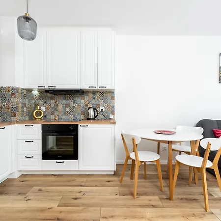 Czerwone Maki With Garden By Bookinghost شقة