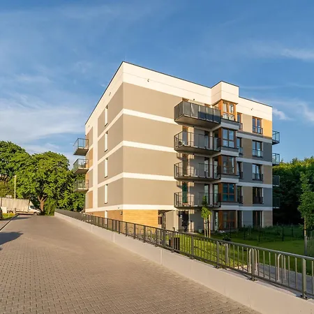 Apartment Czerwone Maki With Garden By Bookinghost