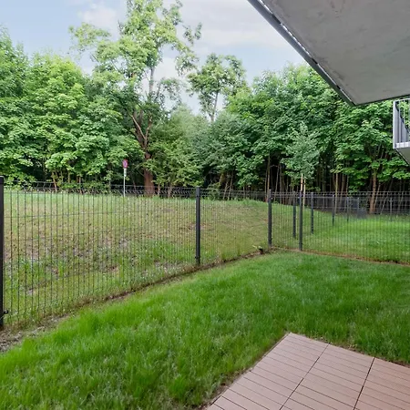 Czerwone Maki With Garden By Bookinghost