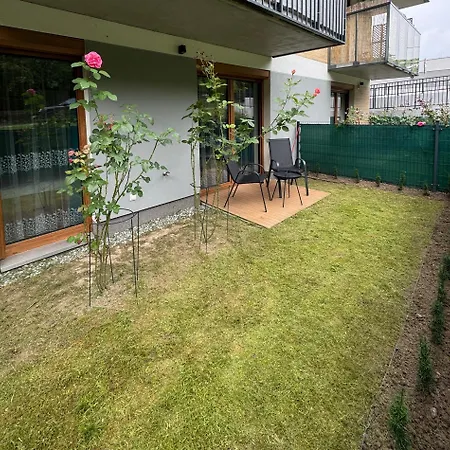 Apartment Czerwone Maki With Garden By Bookinghost