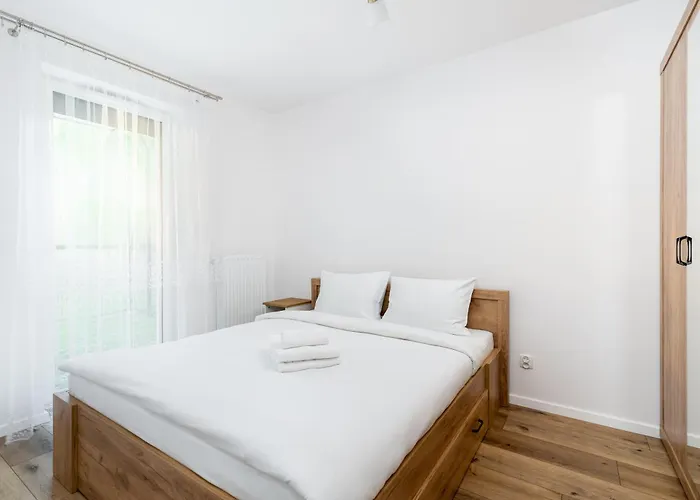 Czerwone Maki With Garden By Bookinghost דירה