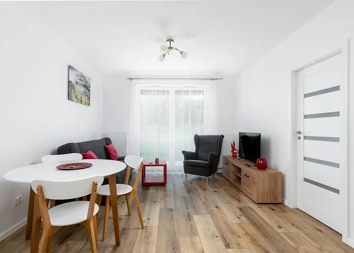 Apartamento Czerwone Maki With Garden By Bookinghost