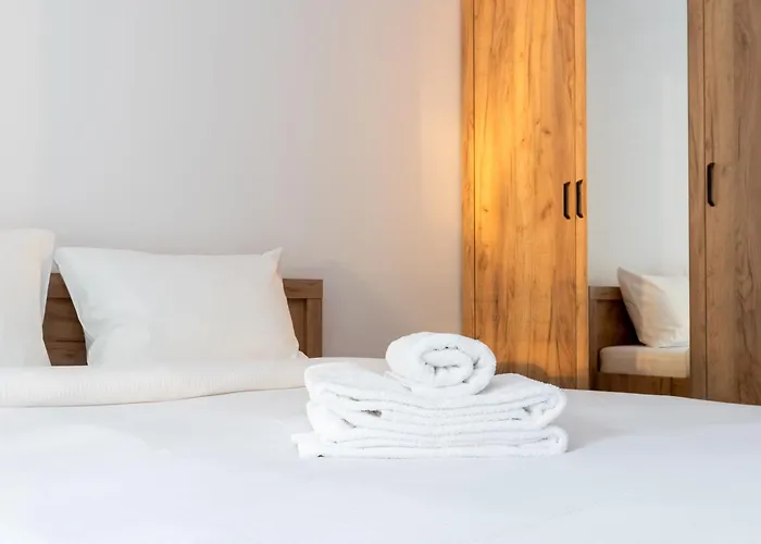 Apartment Czerwone Maki With Garden By Bookinghost *