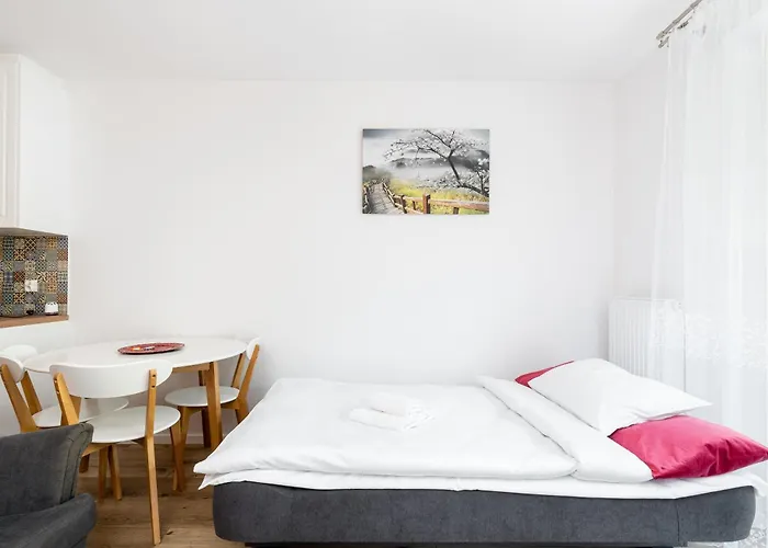 Apartment Czerwone Maki With Garden By Bookinghost Krakau