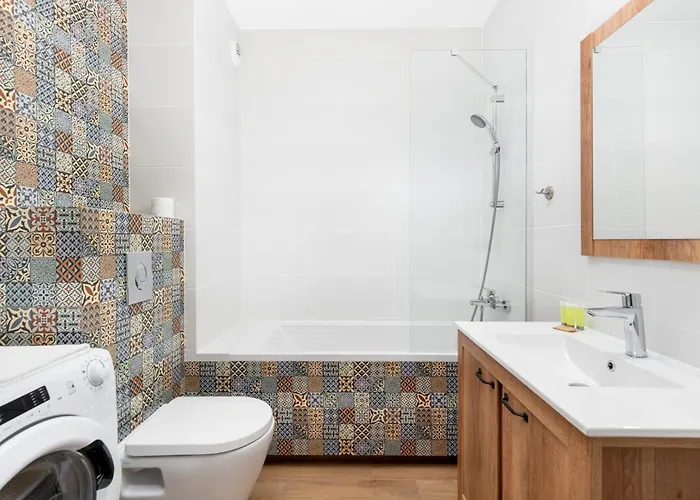 Czerwone Maki With Garden By Bookinghost * Krakau