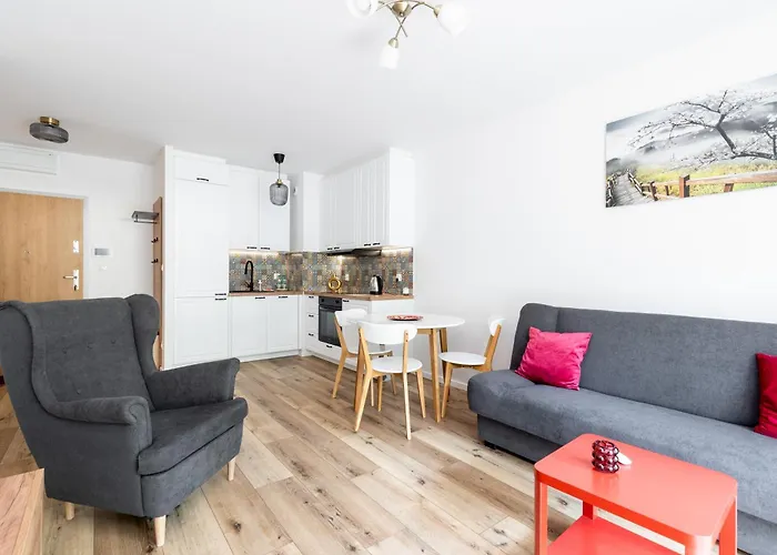 Czerwone Maki With Garden By Bookinghost