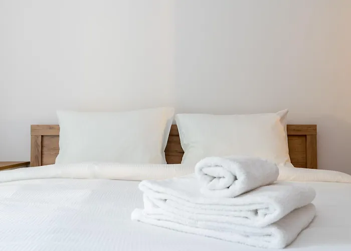 Czerwone Maki With Garden By Bookinghost Krakov