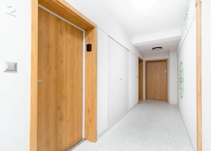 Czerwone Maki With Garden By Bookinghost * Krakov