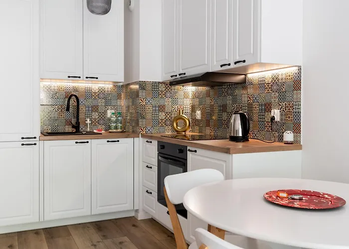 Czerwone Maki With Garden By Bookinghost